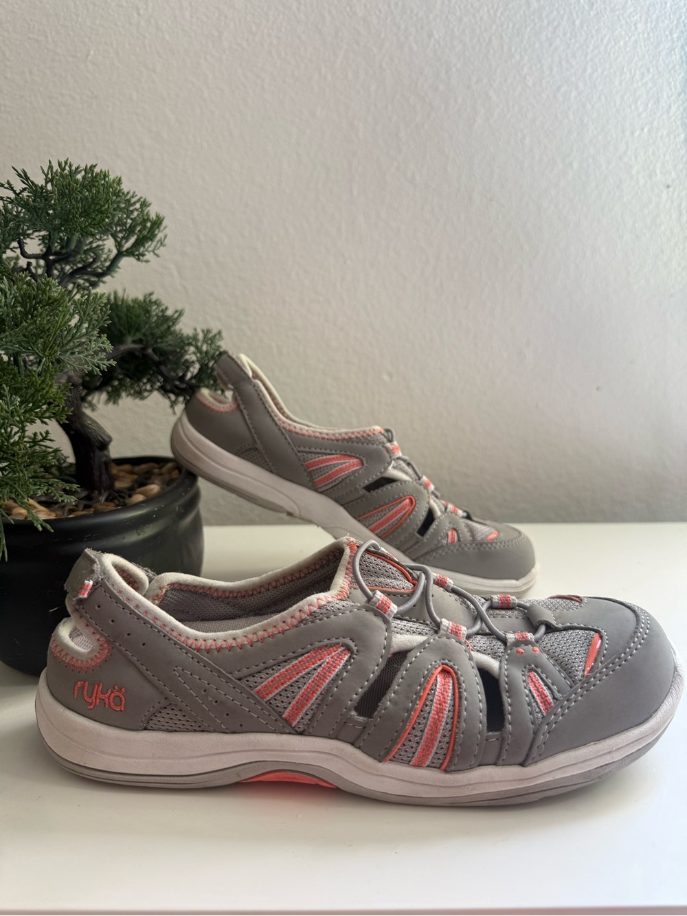 Ryka Hula women size 6.5 Gray and Coral Athletic Comfort Sandals